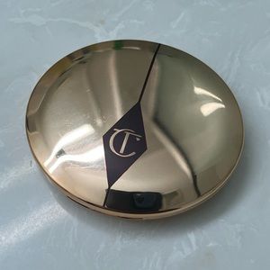 Charlotte Tilbury Magic Vanish Color Corrector in Medium